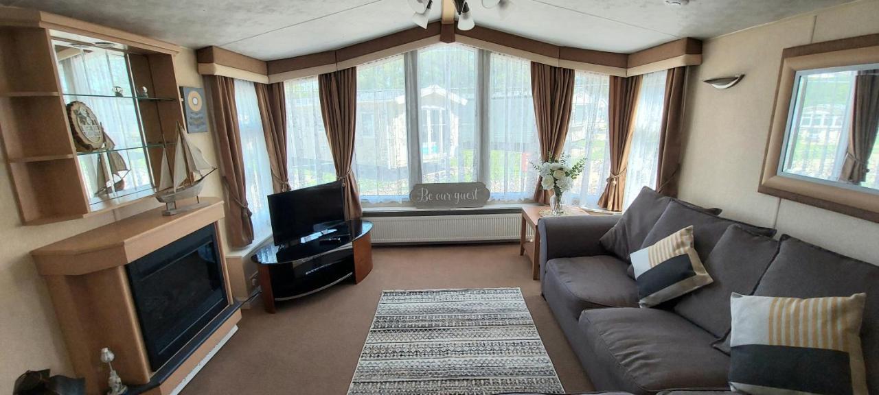 A Fashionable Caravan In A Peaceful Seaside Town Sandown Bagian luar foto