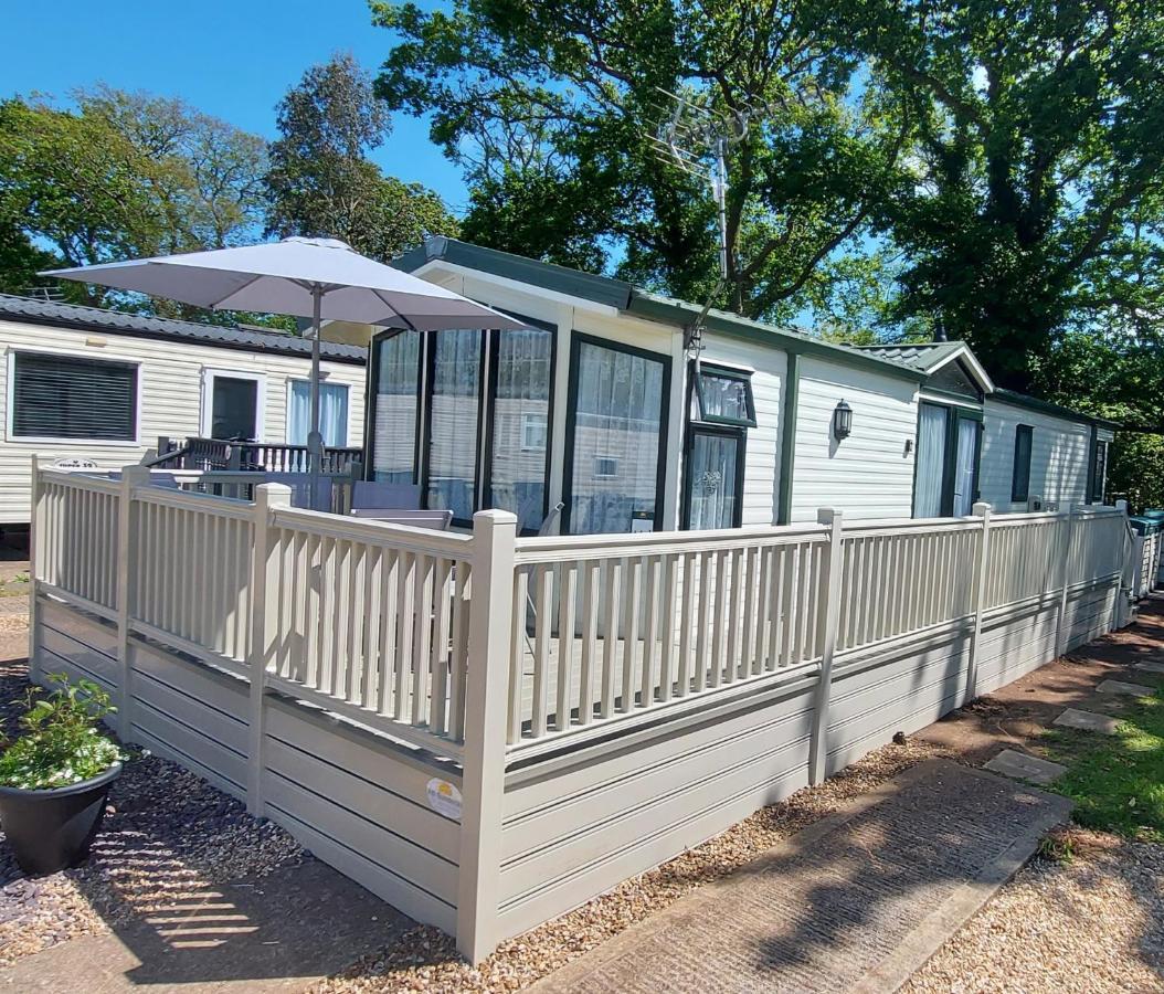 A Fashionable Caravan In A Peaceful Seaside Town Sandown Bagian luar foto
